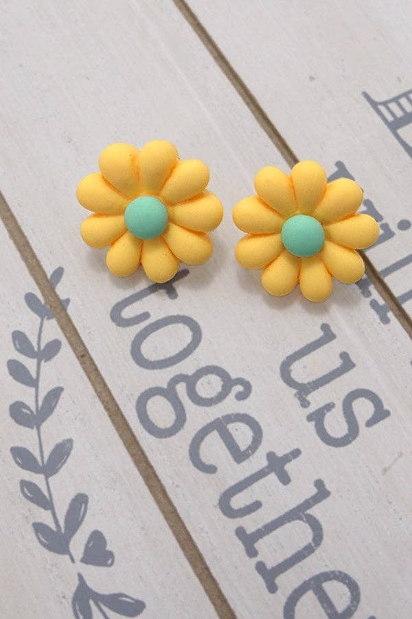 JOSSLYN by Wall to Wall - MATTE DAISY FLOWER STUD | 10E3022310