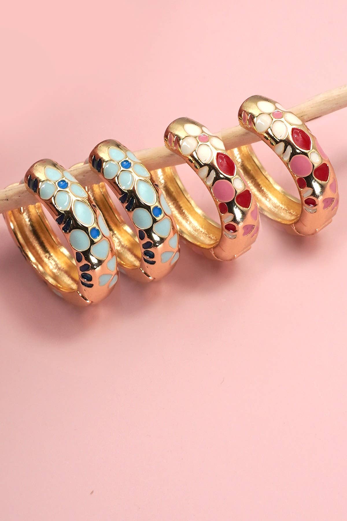 JOSSLYN by wall to wall - COLORFUL ENAMEL FLOWER HUGGIE HOOP EARRINGS | 40E359