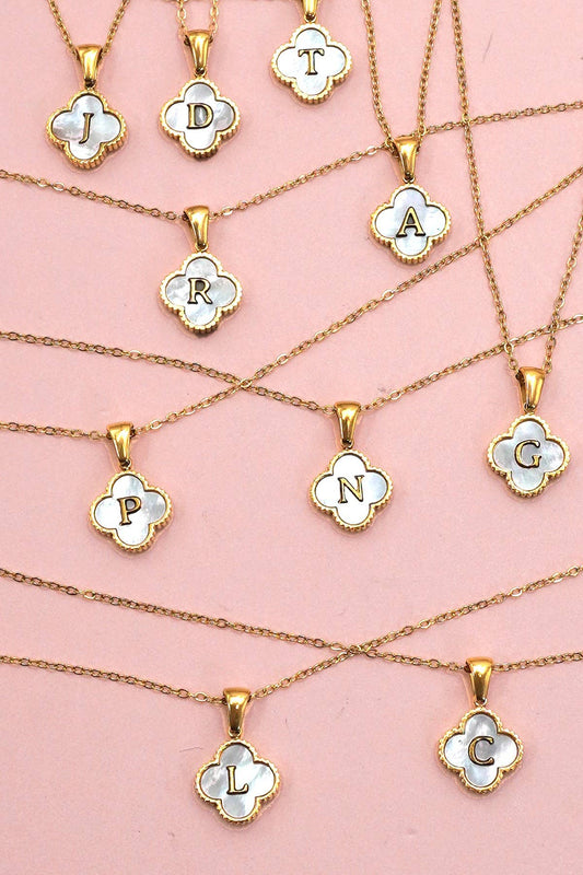 JOSSLYN by wall to wall - 18K STAINLESS STEEL MOP CLOVER INITIAL NECKLACE | 40NK9487