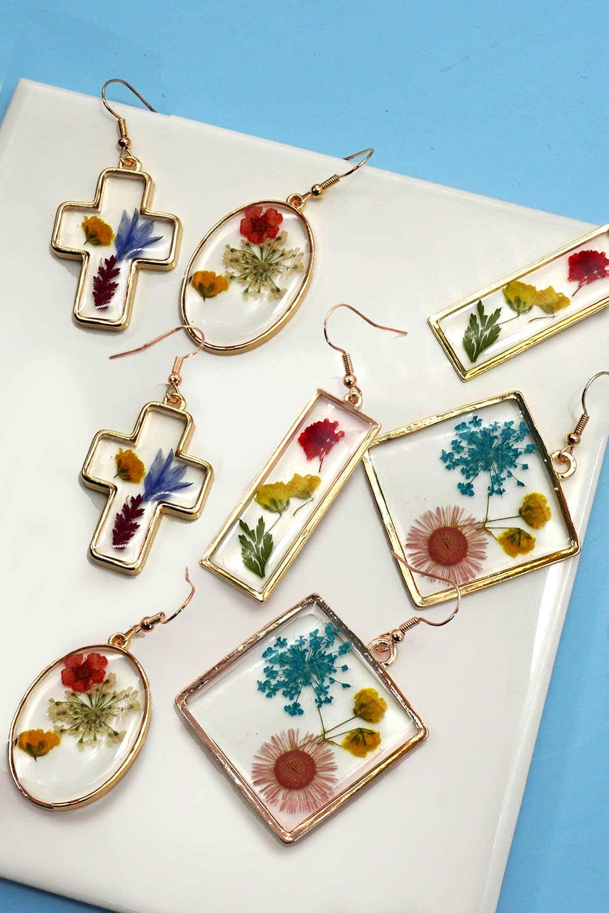 JOSSLYN by wall to wall - Vintage Dried Flower Earrings | 40E384