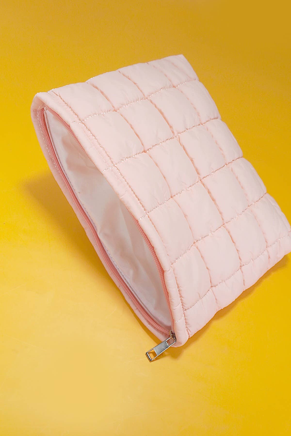JOSSLYN by wall to wall - QUILTED PUFFY COSMETIC MAKEUP POUCH CLUTCH BAG | 40P538