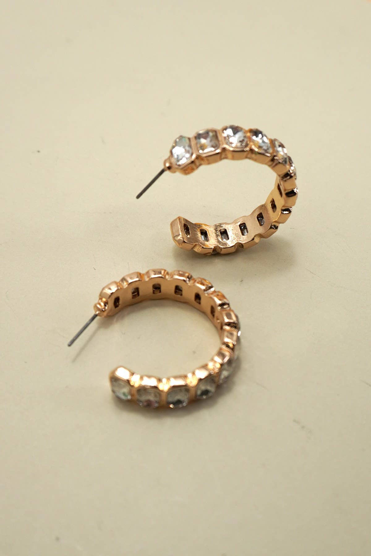 JOSSLYN by wall to wall - CLASSIC RHINESTONE HOOP EARRINGS | 80E61009