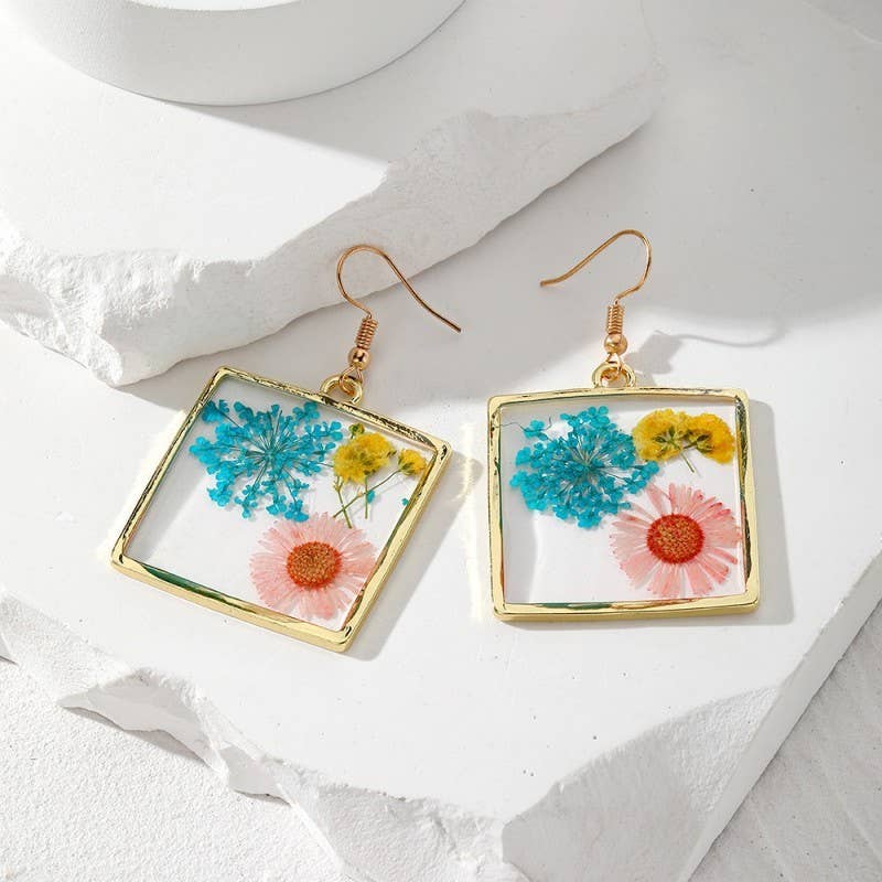 JOSSLYN by wall to wall - Vintage Dried Flower Earrings | 40E384